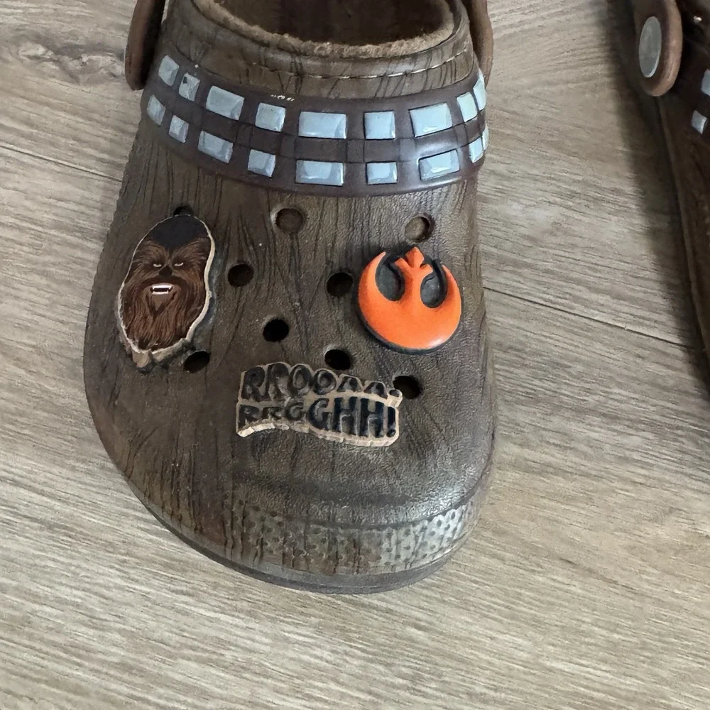 Crocs Star‎ Wars Chewbacca Copilot Clogs Kids J1 Youth Brown Limited Edition